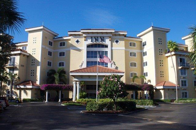 Airport Shuttle to and from Naples Inn at Pelican Bay Hotel in and near Florida